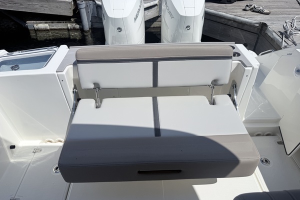 33ft Boston Whaler Yacht For Sale