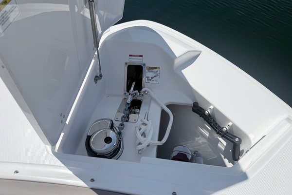 33ft Boston Whaler Yacht For Sale