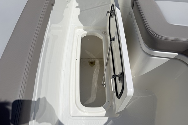 33ft Boston Whaler Yacht For Sale