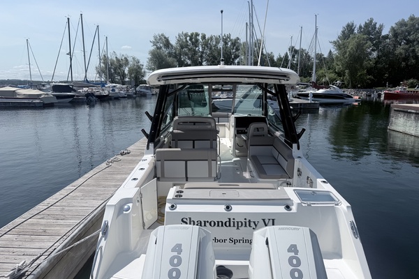 33ft Boston Whaler Yacht For Sale
