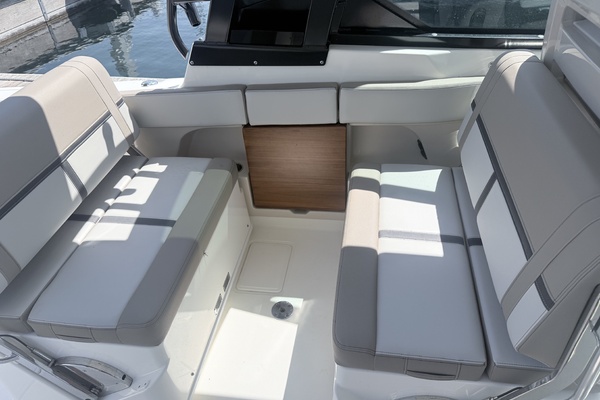 33ft Boston Whaler Yacht For Sale