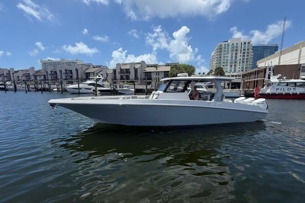 Fountain 38 SCX Yacht For Sale