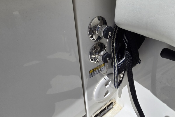 FREE FALLIN 28ft Regulator Yacht For Sale