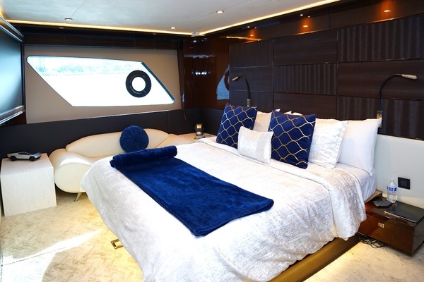 2013 Princess 72