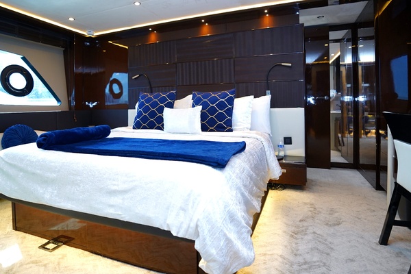 ROUND MIDNIGHT 72ft Princess Yacht For Sale