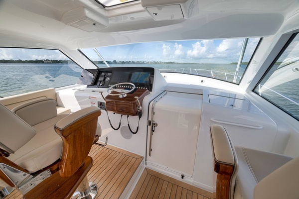 Hatteras GT45X Yacht For Sale