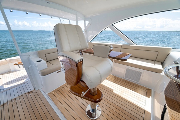 Poco a Poco 45ft Hatteras Yacht For Sale