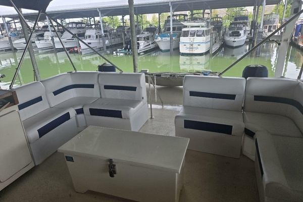 Photo of the 1987 Chris-Craft 