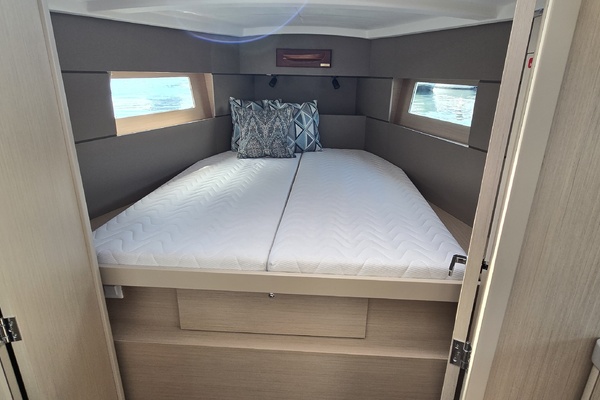 SUMMERPLACE 38ft Beneteau Yacht For Sale