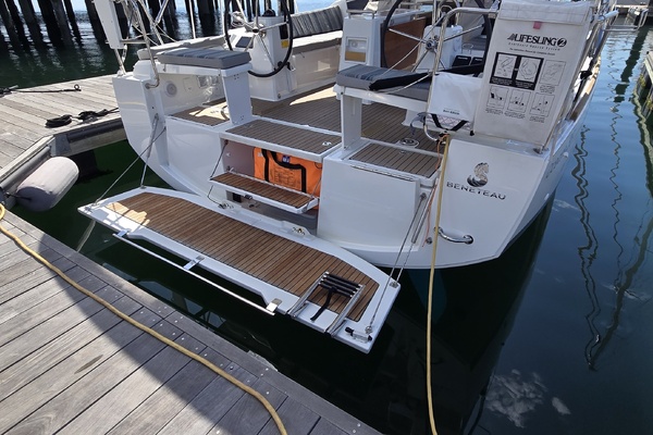 SUMMERPLACE 38ft Beneteau Yacht For Sale
