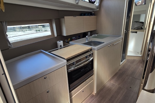 SUMMERPLACE 38ft Beneteau Yacht For Sale