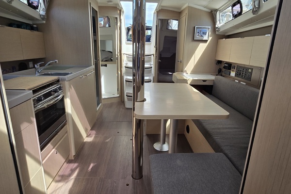 SUMMERPLACE 38ft Beneteau Yacht For Sale