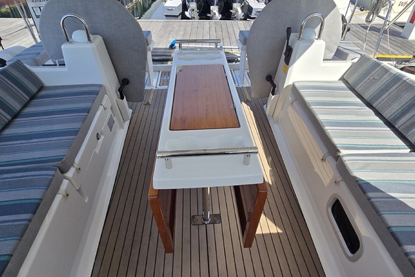 SUMMERPLACE 38ft Beneteau Yacht For Sale