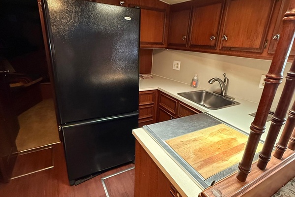 KNOCK ON WOOD 53ft Hatteras Yacht For Sale
