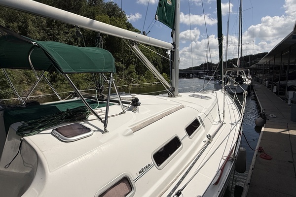 Photo of the 2007 Beneteau 373 "Lone Spar"
