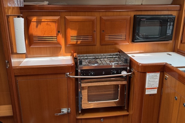 Lone Spar 36ft Beneteau Yacht For Sale