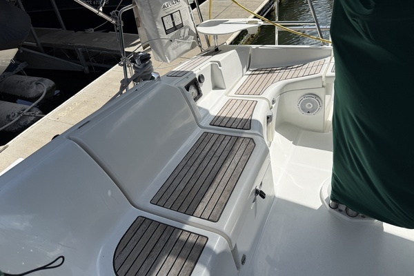 Photo of the 2007 Beneteau 373 "Lone Spar"