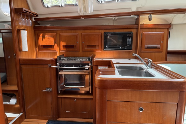 Lone Spar 36ft Beneteau Yacht For Sale