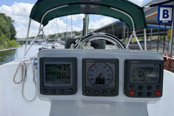 Lone Spar 36ft Beneteau Yacht For Sale