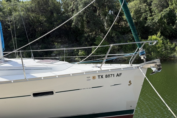 Photo of the 2007 Beneteau 373 "Lone Spar"