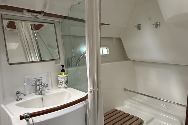 Lone Spar 36ft Beneteau Yacht For Sale