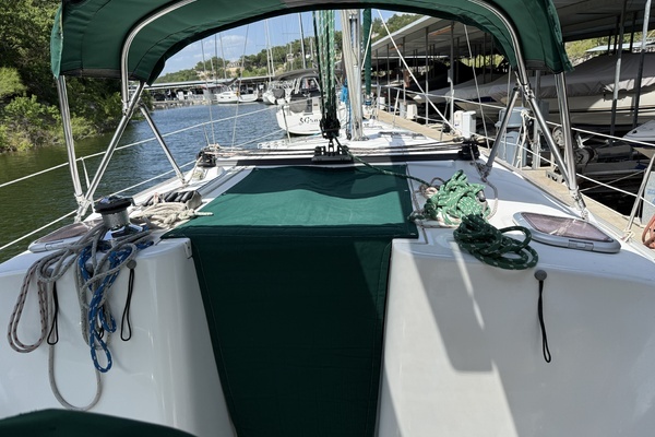 Photo of the 2007 Beneteau 373 "Lone Spar"