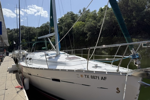 Photo of the 2007 Beneteau 373 "Lone Spar"
