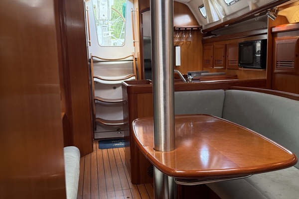 Lone Spar 36ft Beneteau Yacht For Sale