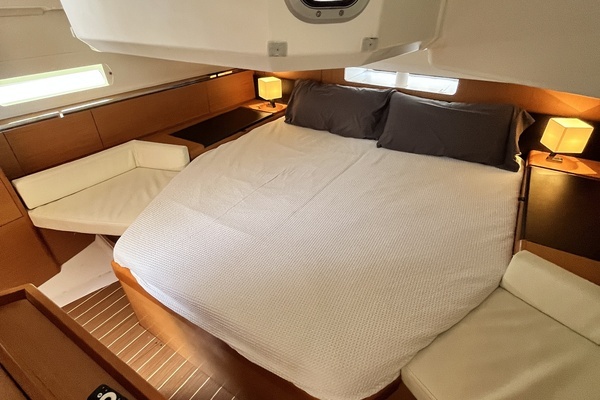 Jeanneau 41 DS Yacht For Sale