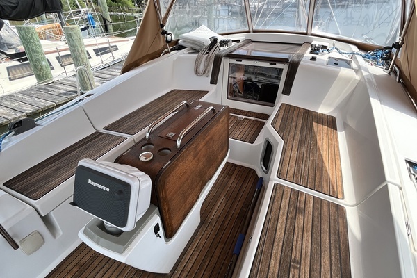 Jeanneau 41 DS Yacht For Sale