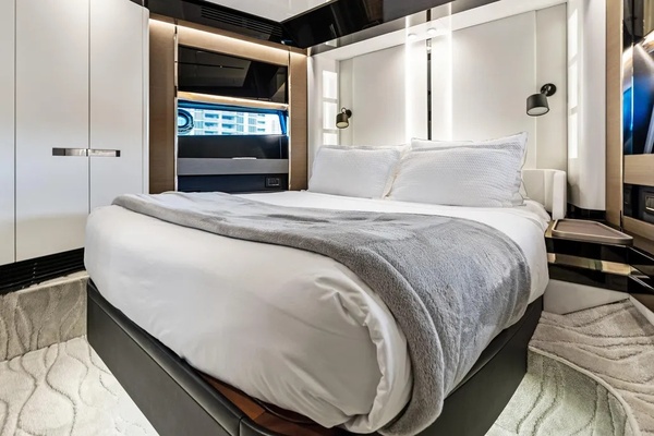 80ft Azimut Yacht For Sale