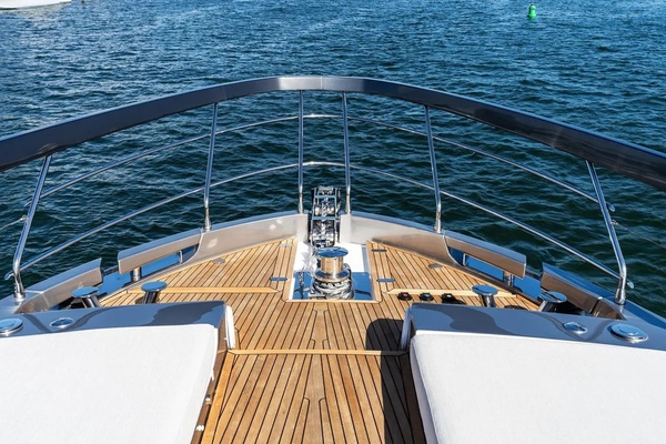 80ft Azimut Yacht For Sale