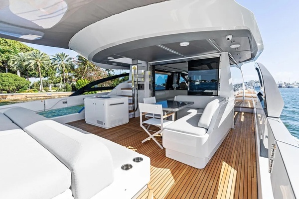 80ft Azimut Yacht For Sale