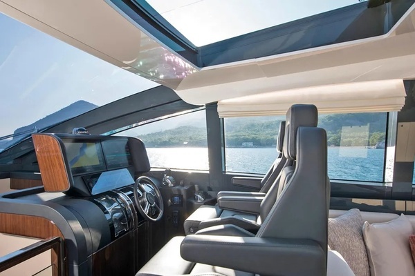 Lazzara Yachts  Yacht For Sale