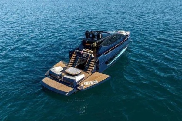 2023 Lazzara Yachts 67