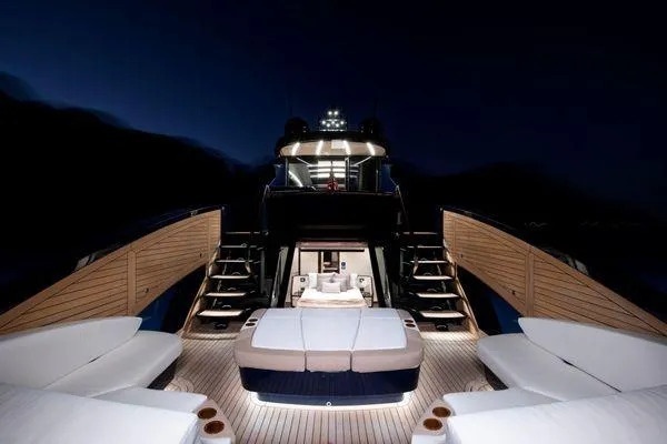 67ft Lazzara Yachts Yacht For Sale