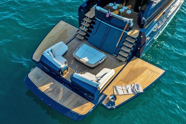 2023 Lazzara Yachts 67