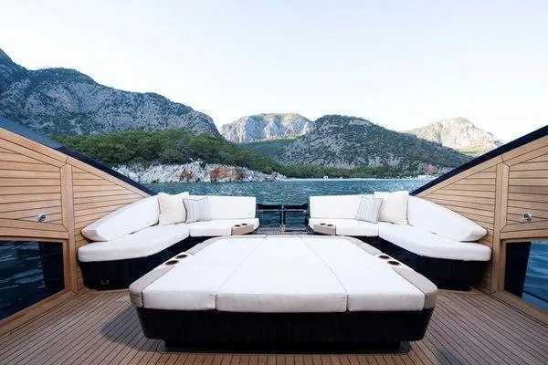 67ft Lazzara Yachts Yacht For Sale