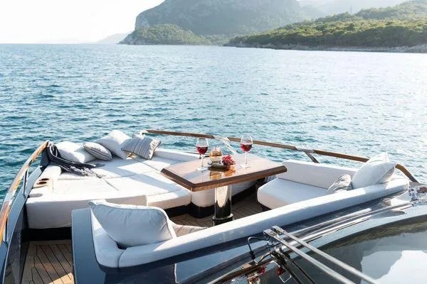 67ft Lazzara Yachts Yacht For Sale