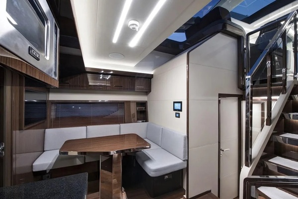 67ft Lazzara Yachts Yacht For Sale