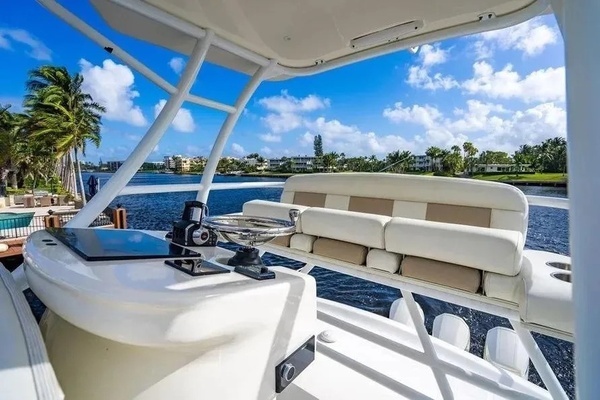 Boston Whaler  Yacht For Sale