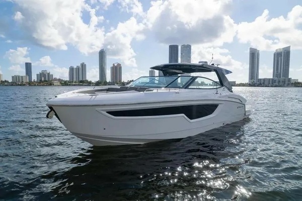 38FT (11.58M) CRUISERS YACHTS