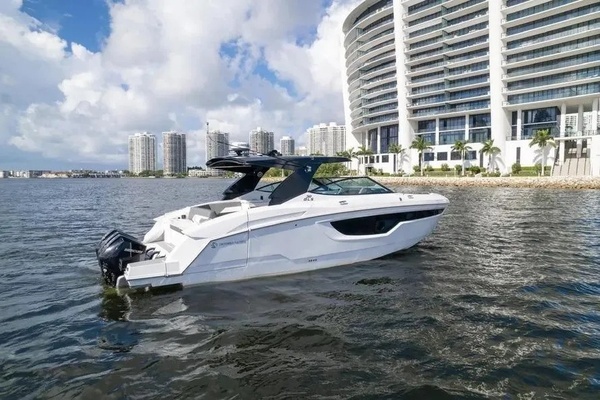 Cruisers Yachts  Yacht For Sale