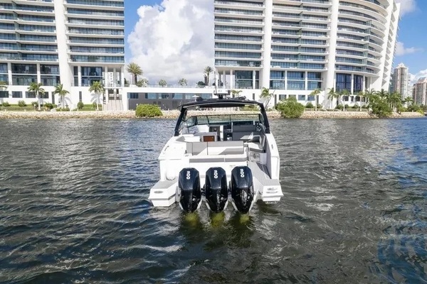38ft Cruisers Yachts Yacht For Sale