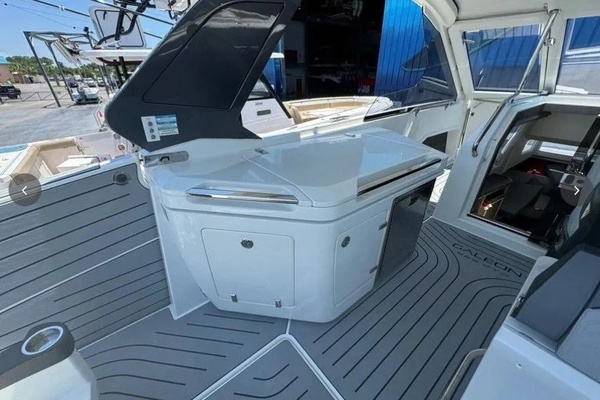 32ft Galeon Yacht For Sale