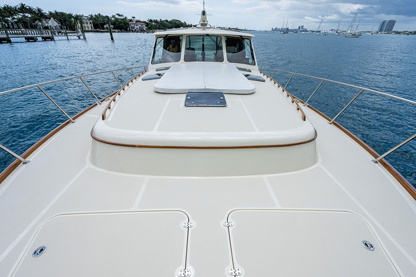 Foredeck Aft, Sunpad