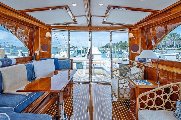 Pilothouse Salon Aft