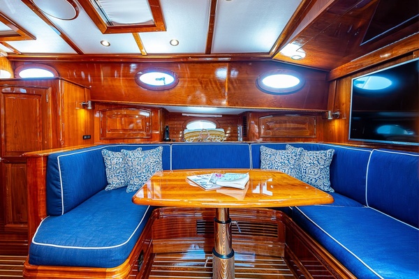 Lower Salon Outboard