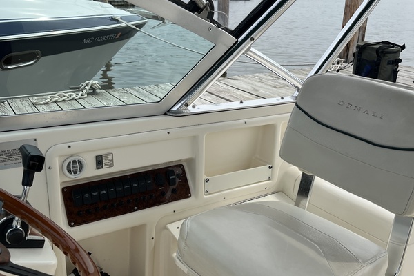 28ft Pursuit Yacht For Sale