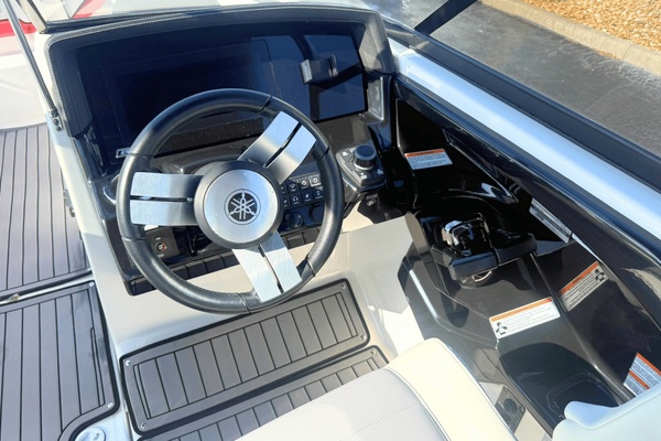 24ft Yamaha Boats Yacht For Sale